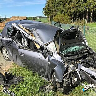 Kreis Hof: Auto kracht auf Holztransporter – Mutter und ihre zwei Kinder schwer verletzt