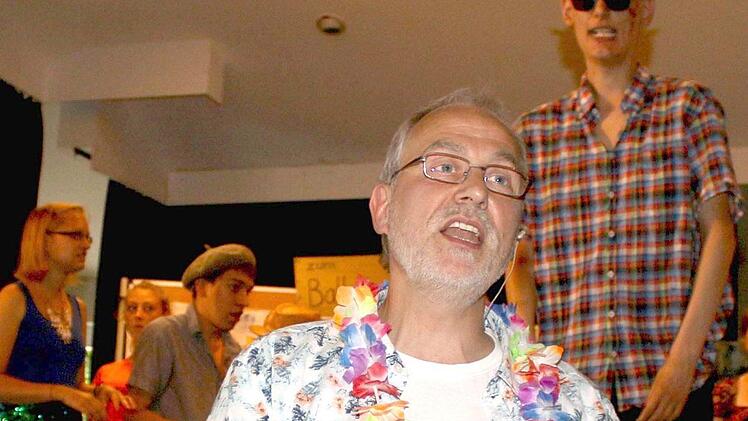 Auch der Unfindener Liedermacher Martin Scherer, der "unter Sonne der Balearen" geschrieben und die Lieder komponiert hat, sang selbst aktiv immer wieder mit.