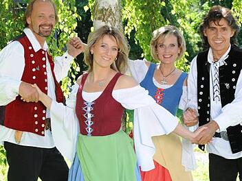 Die Schäfer treten selbstverständlich auch bei der "klingenden Bergweihnacht" in der Wandelhalle im Staatsbad Brückenau barfuß auf.Foto: Uwe Erhardt