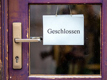 Die Corona-Zahlen wachsen neuen Höhen entgegen und die Politik ergeht sich in Symbolmaßnahmen, die nichts bringen und die Qual nur verlängern. Was es jetzt braucht, ist Mut und Klarheit statt Öffnungsdiskussionen und halbherzigem Hin und Her.