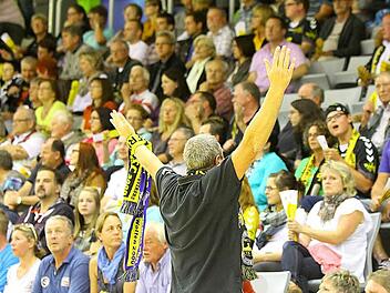 Wenn der HSC 2000 Coburg gegen den amtierenden Deutschen Meister THW Kiel am Montag, 3. August spielt, dann hoffen die Verantwortlichen, dass die HUK-Arena mit gut 3500 Zuschauern ausverkauft ist. Karten gibt es am Samstag online und ab Mittwoch, 1. Juli in allen bekannten Vorverkaufsstellen. Damit aber nicht genug: Die vielen Handballfans können am Mittwoch, 7. Oktober, auch einen Frauen-Länderspiel in der Arena verfolgen. Deutschland trifft in der EM-Qualifikation dann auf das Team von Fran...