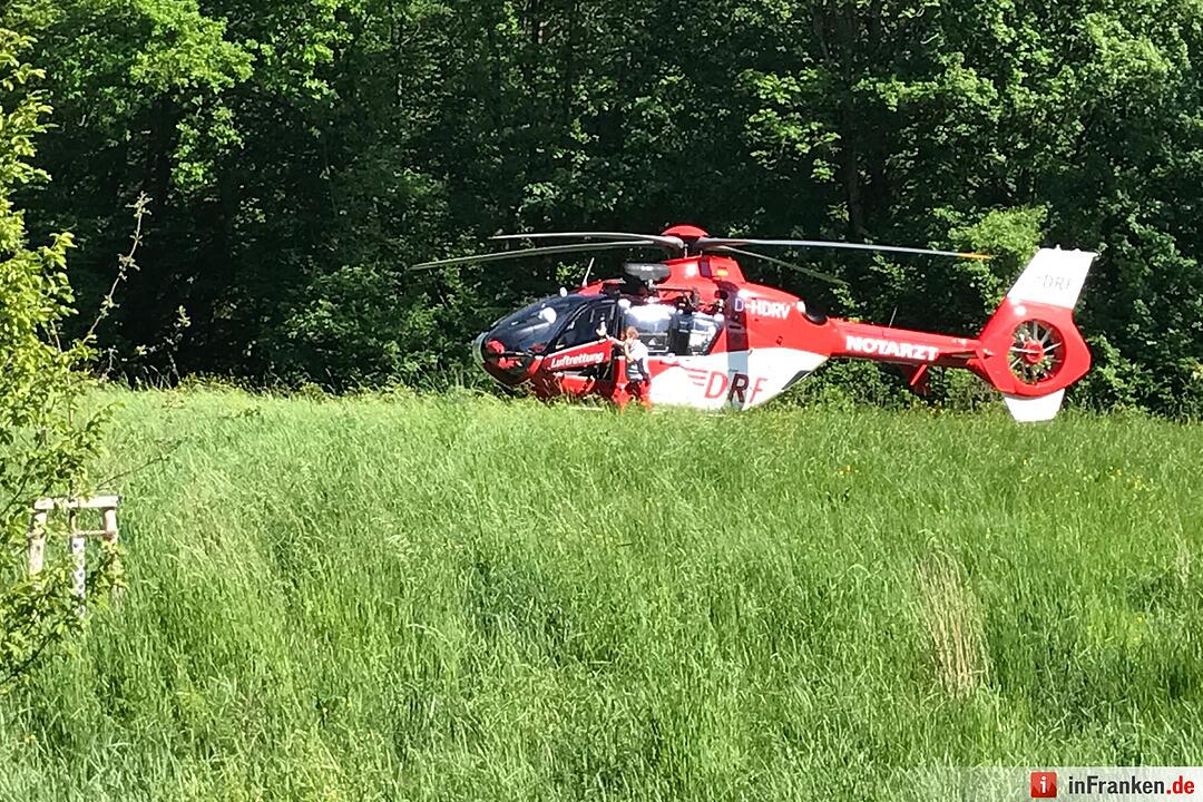 Kreis Bamberg: 17-jähriger Motorradfahrer fährt auf Traktor auf und wird schwer verletzt