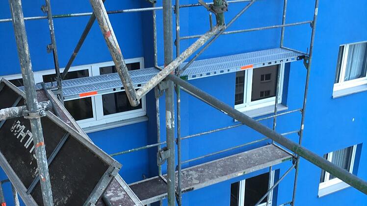 Sturmtief Friederike sorgte in Erlangen für 30 Einsätze der Feuerwehren. Bäume stürzten um, in einem Fall musste ein Gerüst gesichert werden. Foto: Feuerwehr Erlangen