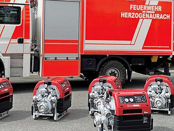 Die neuen Pumpen wurden am vergangenen Donnerstag geliefert. Sie werden nach einer Einweisung an die Ortsfeuerwehren verteilt.  Foto: pr