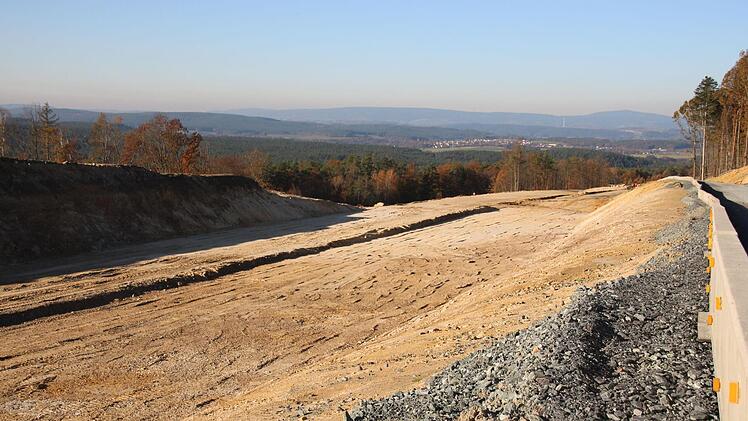 Noch gleicht die künftige Autobahntrasse bei Thurnau einer Mondlandschaft. Foto: Alexander Hartmann
