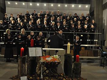JuLifa und Kantorei Bad Kissingen - zwei Chöre ein Ziel: Ihr Publikum zu begeistern. Foto: Peter Klopf