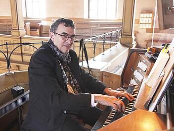Kirchenmusikdirektor Jörg Wöltche gibt am 15. September in der Erlöserkirche ein Orgelkonzert.
