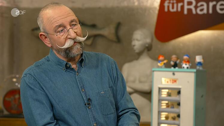 "Man muss etwas länger davor sitzen oder stehen, um etwas zu sehen", ließ Lichter das Kunstwerk auf sich wirken.