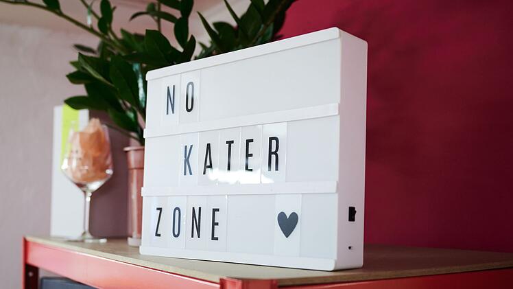 &laquo;No Kater Zone&raquo; steht auf einem Schild