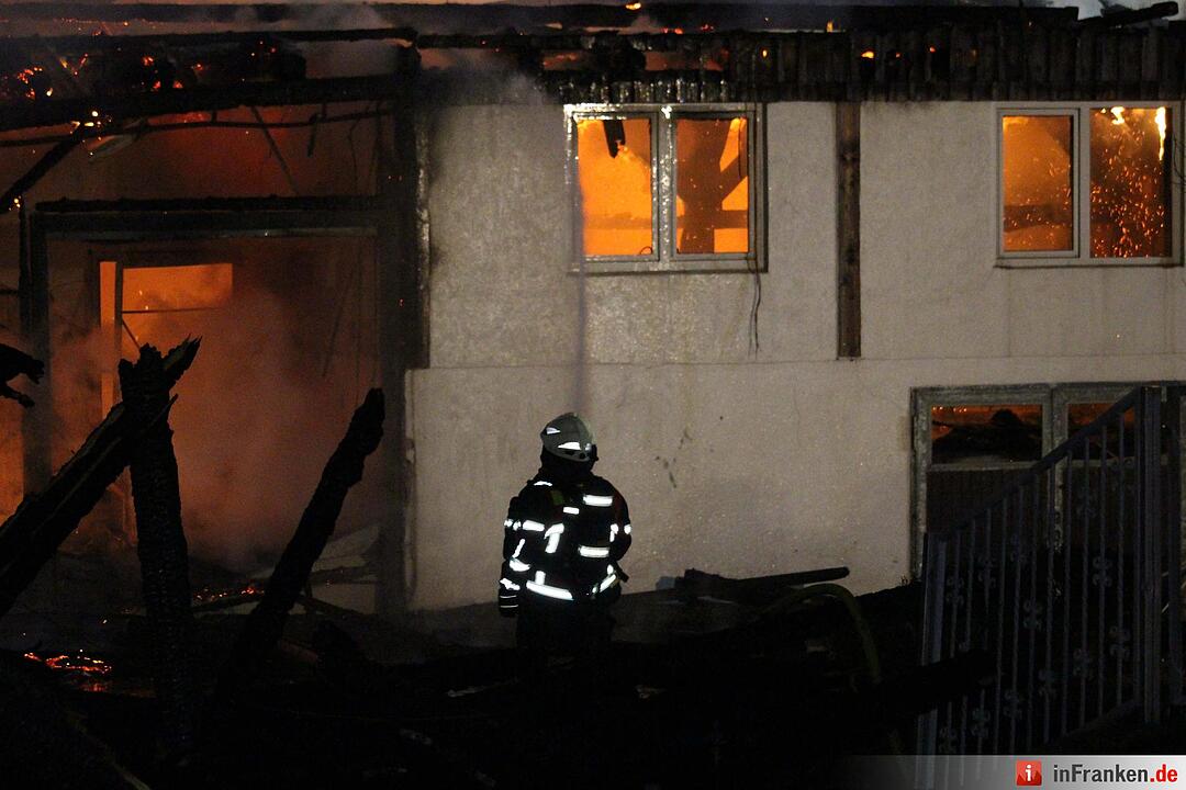 Rund  1.000 Schweine verenden bei Stallungsbrand in Bindlach