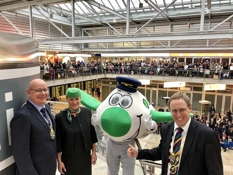 Fasching: Traditioneller Prinzenflug am Nürnberger Flughafen
