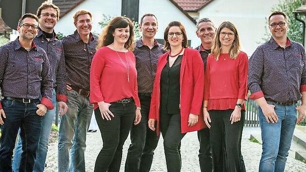 Die Band "Variabel" mit (von links) Markus Starklauf, Matthias Stengel, Tobias Schmermer, Katja Hemmer, Markus Gerwien, Carolin Bauer, Wolfgang Zenk, Corinna Roll und Helmut Vo&szlig; (auf dem Bild fehlt Hedwig Dworazik) Foto: Tom Schneider