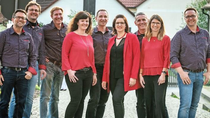 Die Band "Variabel" mit (von links) Markus Starklauf, Matthias Stengel, Tobias Schmermer, Katja Hemmer, Markus Gerwien, Carolin Bauer, Wolfgang Zenk, Corinna Roll und Helmut Voß (auf dem Bild fehlt Hedwig Dworazik) Foto: Tom Schneider