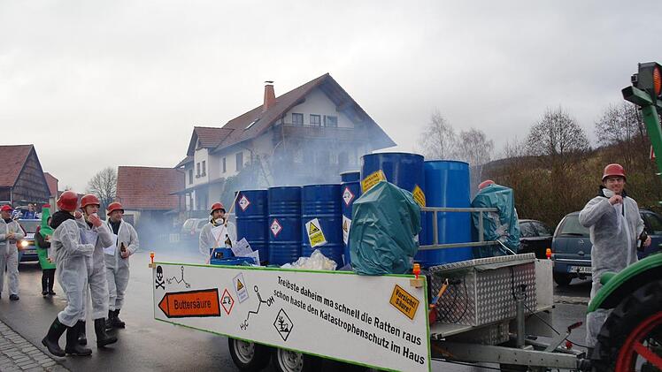 Die Feuerwehr Kothen griff das Thema "Buttersäure"-Einsatz vom vergangenen Jahr auf.  Foto:   Stephanie Elm