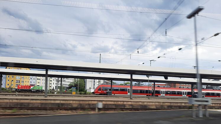 Nürnberg Hauptbahnhof S-Bahn Regionalexpress Gleis Zug