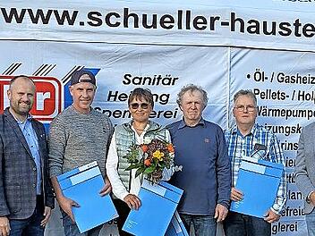 Jubilare bei der Schüller Haustechnik GmbH & Co. KG (v. l.): Geschäftsführer Matthias Schüller, Marcel Bronnsack (20 Jahre), Sieglinde Keller (30 Jahre), Klaus Schöller (45 Jahre), Waldemar Röder (35 Jahre) und Geschäftsführer Karl Schüller.