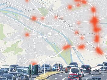 Es ist vor allem der Berliner Ring, der in der "Fieberkarte" der Verkehrszunahme als Problemzone auffällt. Der Vergleich der Fahrzeugfrequenz  zwischen 1997 und 2015 (jeweils in den Morgenstunden) belegt aber auch für den Münchner Ring, den Torschuster und den Regensburger Ring eine deutliche Mehrbelastung.  Quelle: Stadt Bamberg/Openstreetmap     Grafik: Micho Haller
