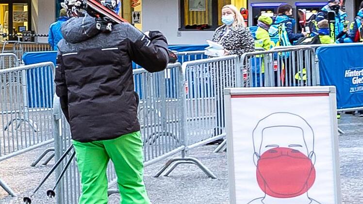 Andreas Baumann (Name von der Redaktion geändert) hat sich zwar im Frühjahr im Ski-Urlaub mit dem Corona-Virus angesteckt, will aber trotzdem möglichst in diesem Winter wieder auf die Piste - aber nur, wenn es vor Ort ein gutes Hygiene-Konzept gibt. Foto: Johann Groder/APA, dpa