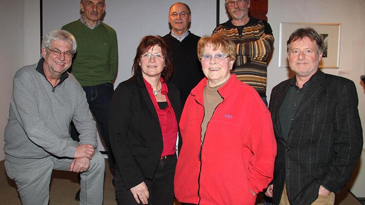 Armin Lieb (von links), Hermann Hacker, Rosi Jörig, Jürgen Schedel, Ursula Heider, Anton Köcheler und Joachim Lieb diskutierten bei der Mitgliederversammlung über die zukünftige Ausrichtung der KIS. Foto: Gerda Völk