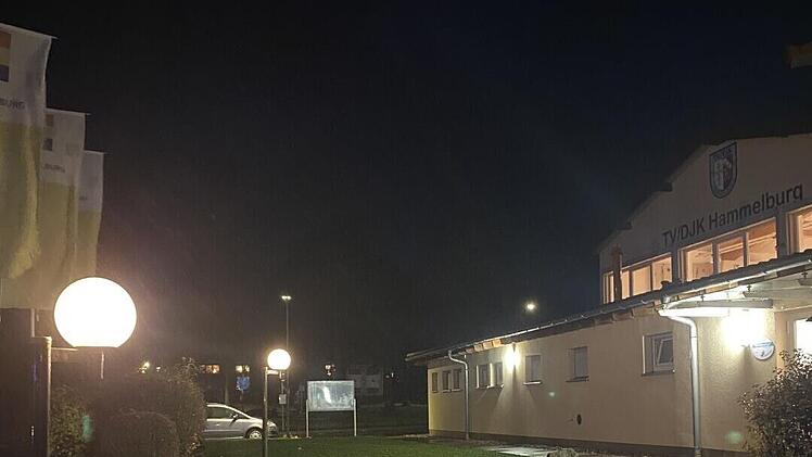 Die Beleuchtung am Vereinsheim soll umweltfreundlicher werden und weniger Lichtverschmutzung verursachen.