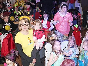Farbenfrohe Kostüme wohin man schaute beim Kinderfasching in Weißenbrunn, die Stimmung bei den Kids war toll.  Foto: K.- H. Hofmann