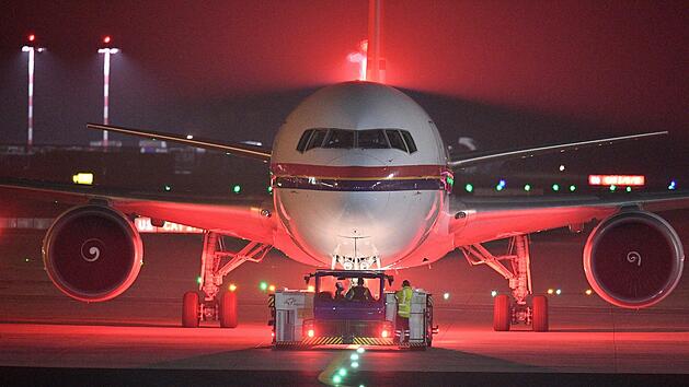 Sie hatte eine Ausbildung zur Altenpflegerin begonnen, dann wurde sie in die Ukraine abgeschoben. Zu Unrecht, wie Gerichte  jetzt entschieden. Nun ist Svitlana K. wieder auf dem Weg nach N&uuml;rnberg. Symbolbild: Boris Roessler/dpa