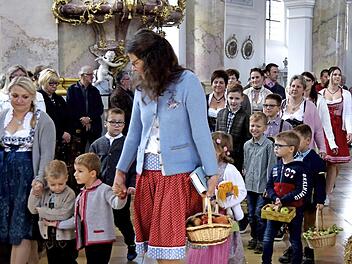 "Lindenkids" und "Bachstelzen" trugen die Erntegaben in die Basilika Vierzehnheiligen. Foto: Andreas Welz