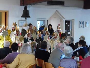 Auch die Sternsinger waren zu Gast.  Foto: Michaela Atzler