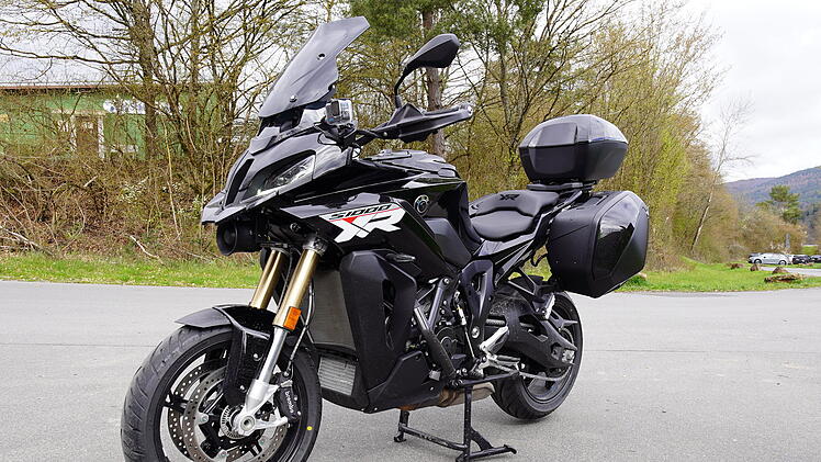 A3 bei H&ouml;sbach: Motorrad f&auml;hrt doppelt so schnell wie erlaubt