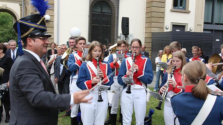 Auch bei Jugendmusikkorps durfte Franz Josef Pschierer den Ton angeben.