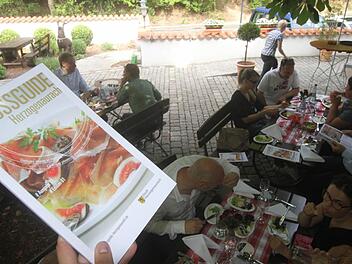 Der Guide wurde vorgestellt, nebenbei geschlemmt. Foto: Michael Busch