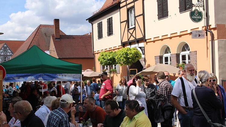 Flanieren, schauen, genießen  - Altstadtfest am Sonntagnachmittag in der Brauhausgasse Evi Seeger