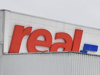 Die Supermarktkette Real steht aktuell zum Verkauf. Foto: Ronald Rinklef