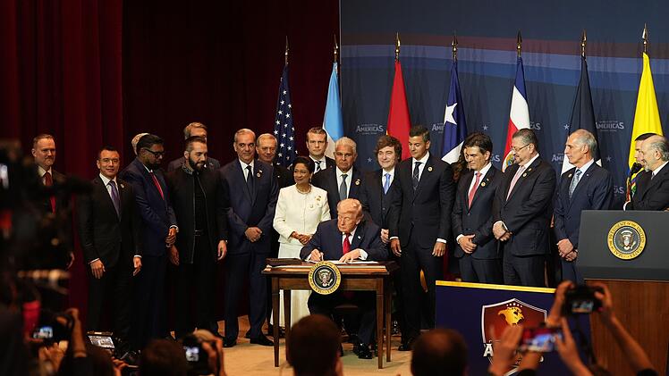 Trump empf&auml;ngt Regierungschefs aus Lateinamerika und Karibik