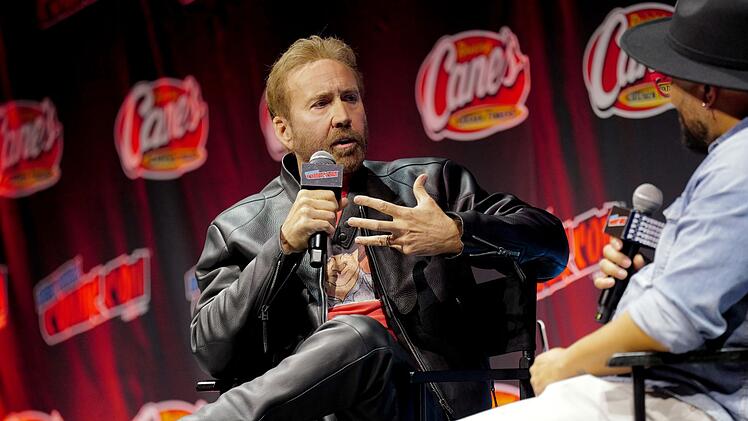 Nicolas Cage hat auf der "New York Comic Con" &uuml;ber seine Zusammenarbeit mit Amazon f&uuml;r die Prime-Video-Serie "Spider-Noir" gesprochen.