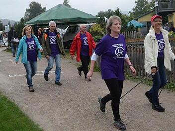 Die Walking und Nordic- Walking Gruppe von Gemeinsam gegen Krebs ist bisher wiederholt Wanderpokalgewinner als stärkste Gruppe gewesen. Wird ihnen diesmal eine andere Gruppe den Pokal entreißen können? Foto: K.H. Hofmann
