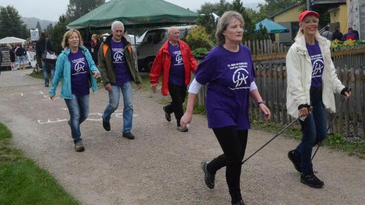 Die Walking und Nordic- Walking Gruppe von Gemeinsam gegen Krebs ist bisher wiederholt Wanderpokalgewinner als stärkste Gruppe gewesen. Wird ihnen diesmal eine andere Gruppe den Pokal entreißen können? Foto: K.H. Hofmann