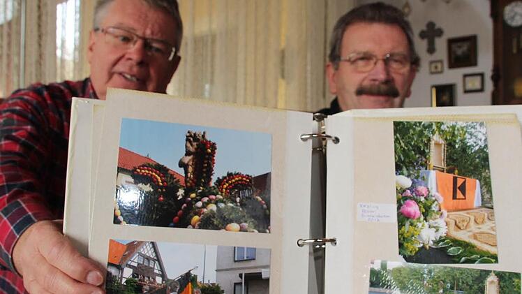 Jede Menge Erinnerungsfotos gibt es in den Kolping-Alben. Foto: Matthias Beetz