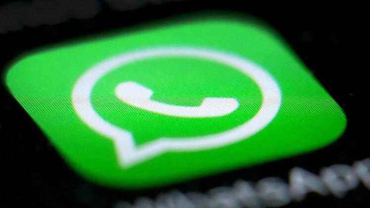 Der Messengerdienst WhatsApp hat eine Sicherheitslücke entdeckt und wohl geschlossen. Symbolbild: Martin Gerten/dpa