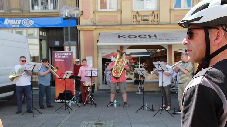 Impression vom Flashmob in Bad Kissingen. Foto: Johannes Schlereth