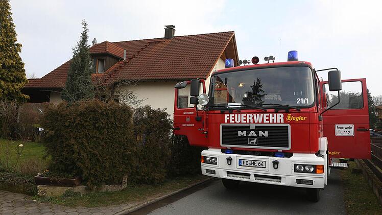 Eine Duftkerze hat am Donnerstag einen Zimmerbrand in Eggolsheim (Landkreis Forchheim) ausgelöst. Drei Menschen wurden leicht verletzt. Foto: News5 / Herse
