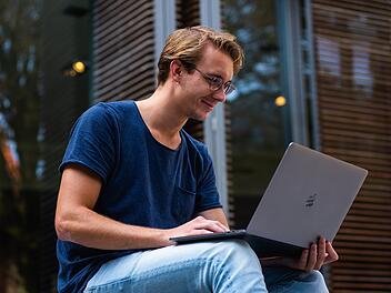 Minijob, Midijob oder kurzfristige Beschäftigung - Studierende haben viele Möglichkeiten, sich nebenbei etwas dazuzuverdienen. Was sollte man wissen, bevor man sich für einen Nebenjob bewirbt?
