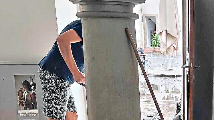 Im Schloss ist &uuml;berall Wasser.Ellen M&uuml;tzel