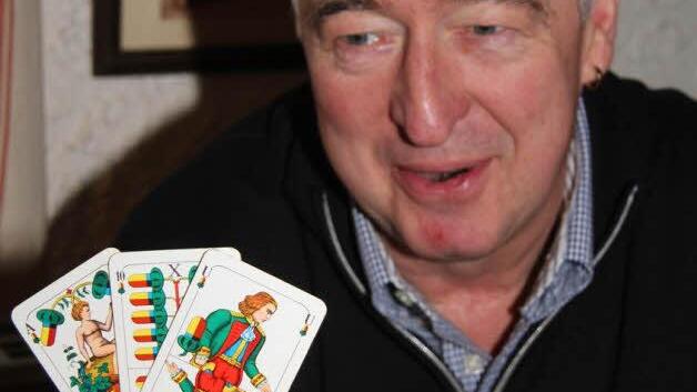 Der jüngste beim Schnauzclub Wallenfest ist Michael Müller mit 57 Jahren, aber er hat einfach kein Glück. In diesem Jahr hat er noch kein Spiel gewonnen - wie immer.