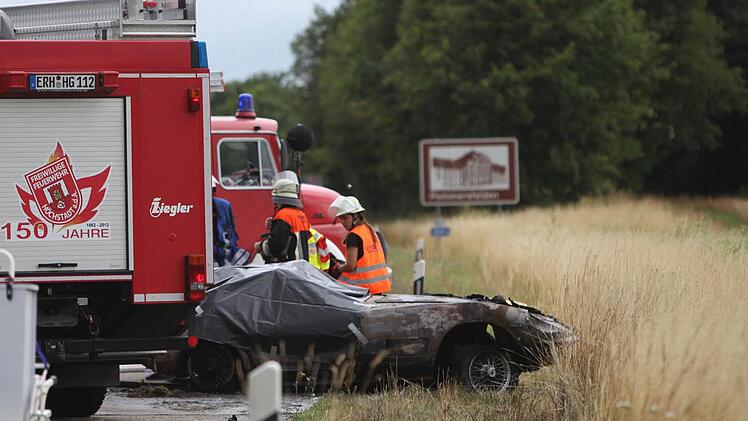 Dieser Unfall auf der A3 zwischen Höchstadt-Ost und Pommersfelden erschütterte unsere Facebook-Leser. Zwei Personen verbrannten im Juni 2014 in ihrem Sportwagen. Unser Post wurde 692 mal geteilt.
