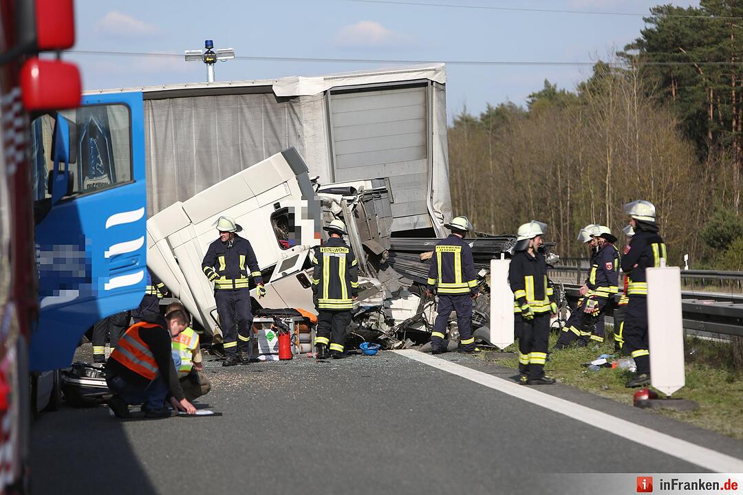 Schwerer Lkw-Unfall auf A6 bei Nürnberg
