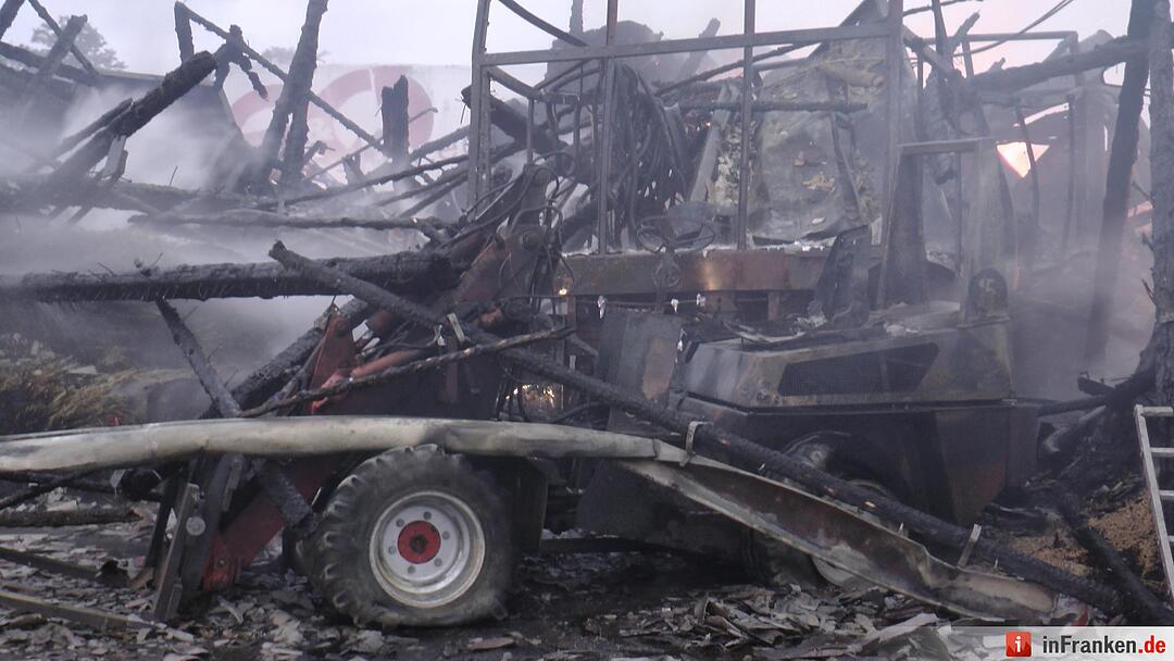 Hoher Sachschaden bei Scheunenbrand in Knetzgau