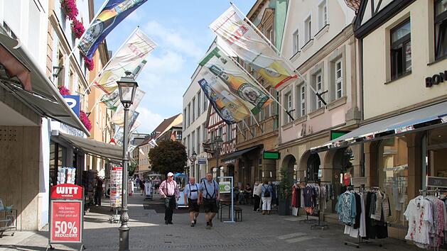 Die Langgasse - fast menschenleer. Während auf dem Brauereigelände gefeiert wird, ist in der Innenstadt nicht viel los. Foto: Alexander Hartmann