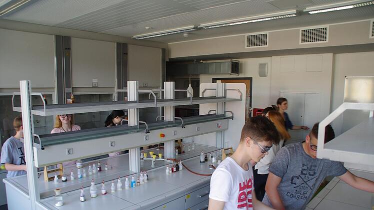 Im Chemie-Übungssaal.  Foto: Marco Meißner