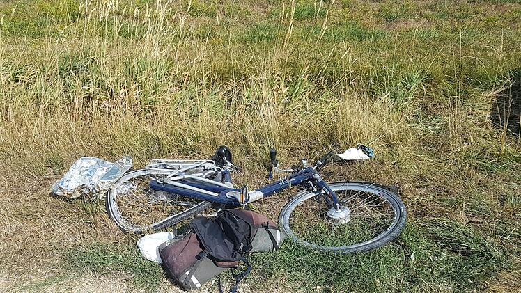 Am Freitagnachmittag hat sich im Kreis Ansbach ein tödlicher Unfall ereignet, bei dem ein Radfahrer noch an der Unfallstelle starb. Foto: NEWS5 / Haag